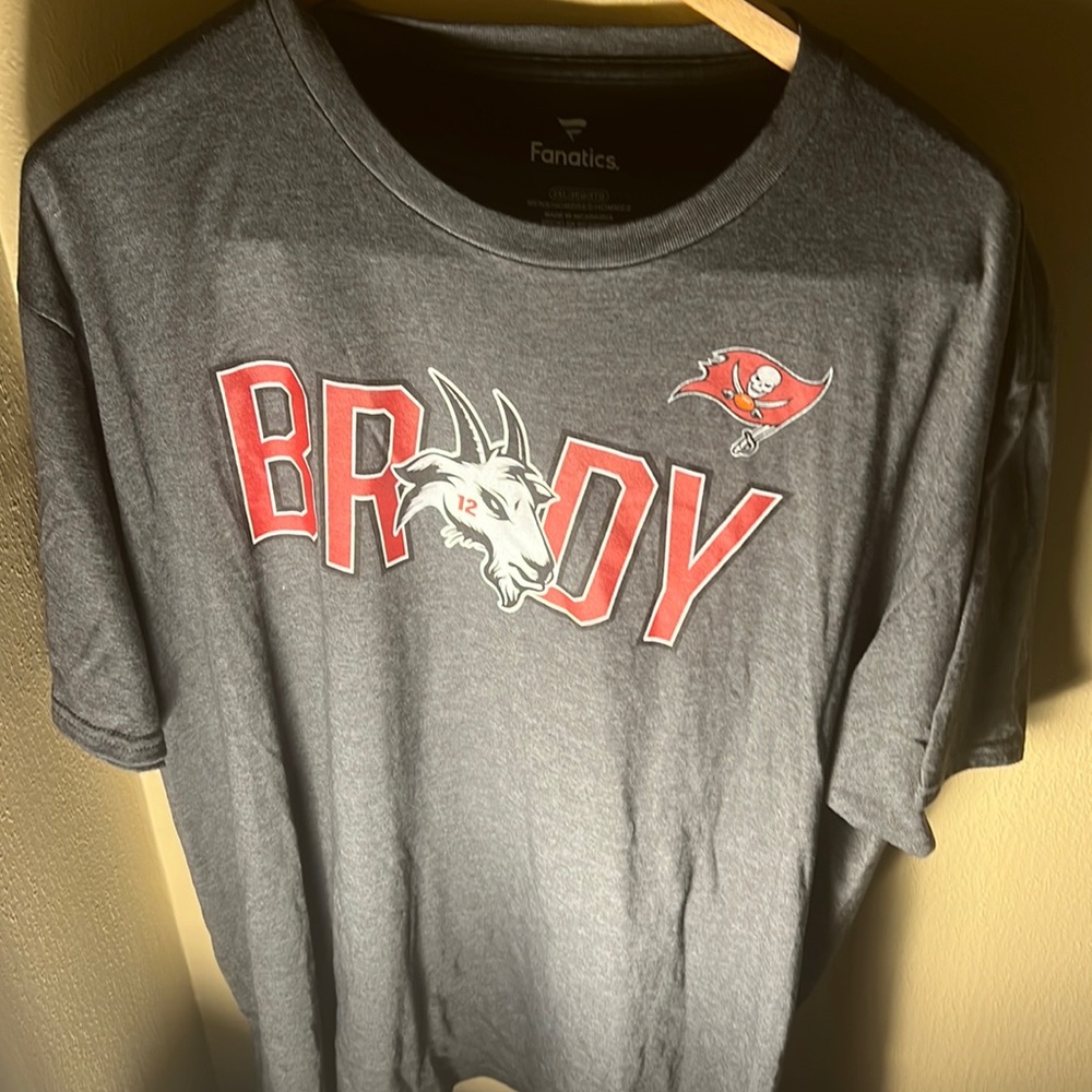 NFL Fanatics Mens Brady GOAT 12 Buccaneers Flag Color Gray Size 2XL